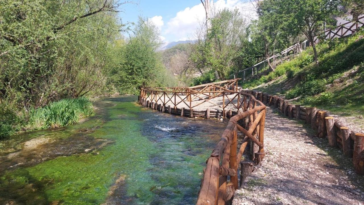 Casa Rosamari - Su Lago Di Posta Fibreno, Appartamento Con Camino Exterior photo
