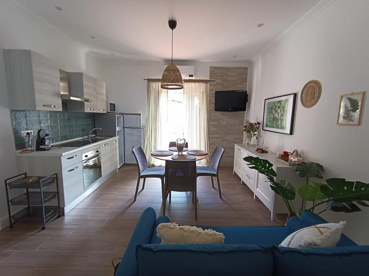 Casa Rosamari - Su Lago Di Posta Fibreno, Appartamento Con Camino Exterior photo
